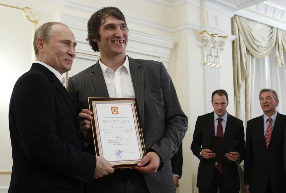 Владимир Путин и Александр Овечкин на приёме в Ново-Огарёво, 29 мая 2012 года. Фото: Сергей Карпухин / EPA