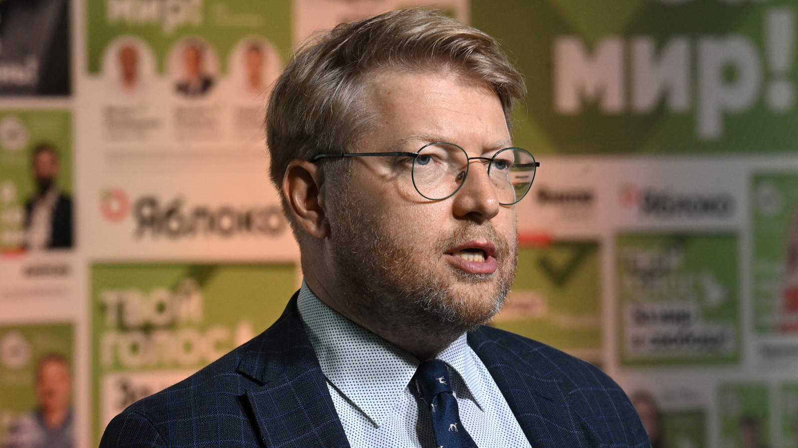 Председатель «Яблока» Николай Рыбаков на брифинге в центральном офисе партии, Москва, 10 сентября 2023 года. Фото: Дмитрий Лебедев / Коммерсантъ / Sipa USA / Vida Press<br>