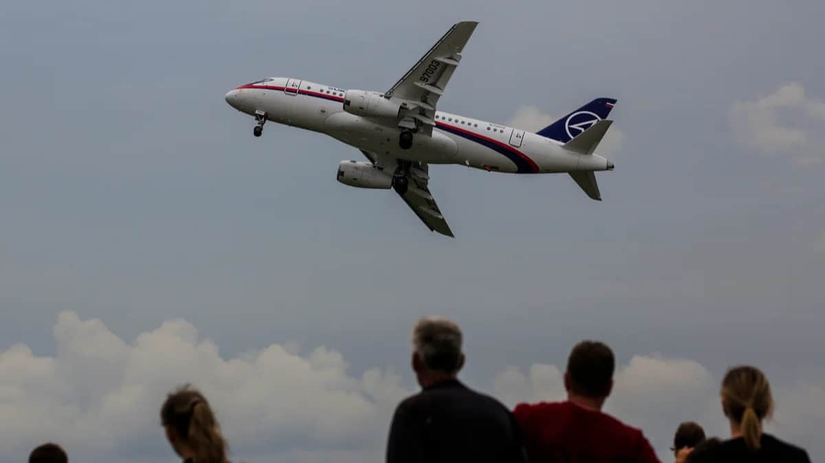 Sukhoi Superjet 100 на Московском авиационно-космическом салоне МАКС-2017 в подмосковном Жуковском, 22 июля 2017 года. Фото: Сергей Ильницкий / EPA