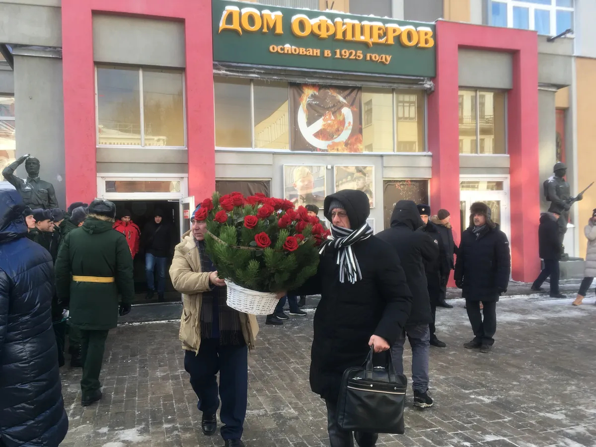 Farewell in the House of Officers. Photo by Irina Tumakova, for Novaya Gazeta Europe