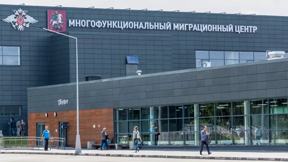 В миграционном центре Москвы из-за давки в очереди умер иностранец