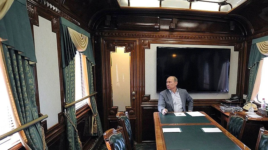 «Досье»: Путин стал чаще использовать бронепоезд вместо самолетов. Его стоимость оценивается в миллиард рублей