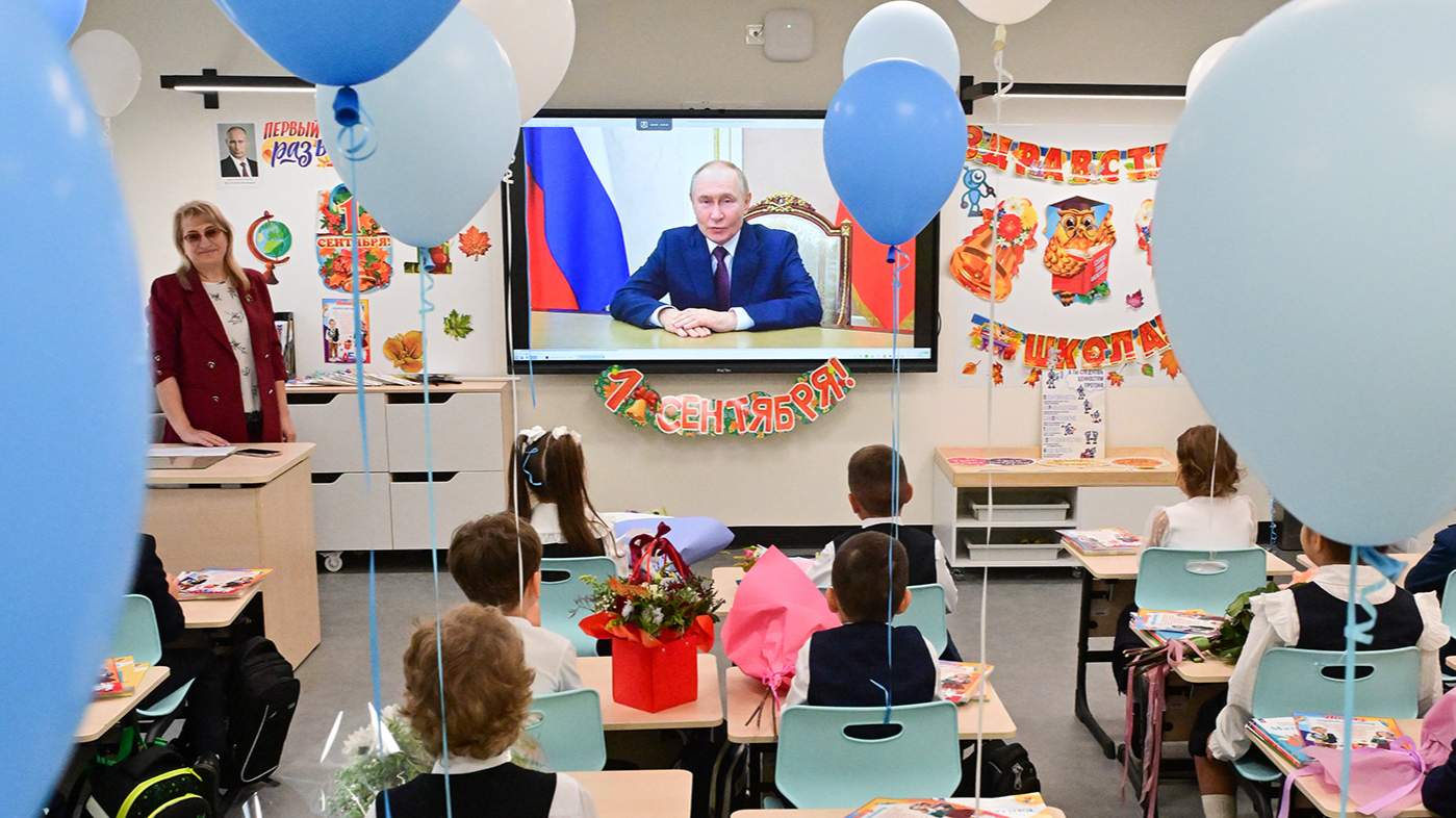 Первоклассники в образовательном центре «Протон» на Филевском бульваре. Москва, Россия. 1 сентября 2025 года. Фото: Сергей Киселев / Агентство «Москва»