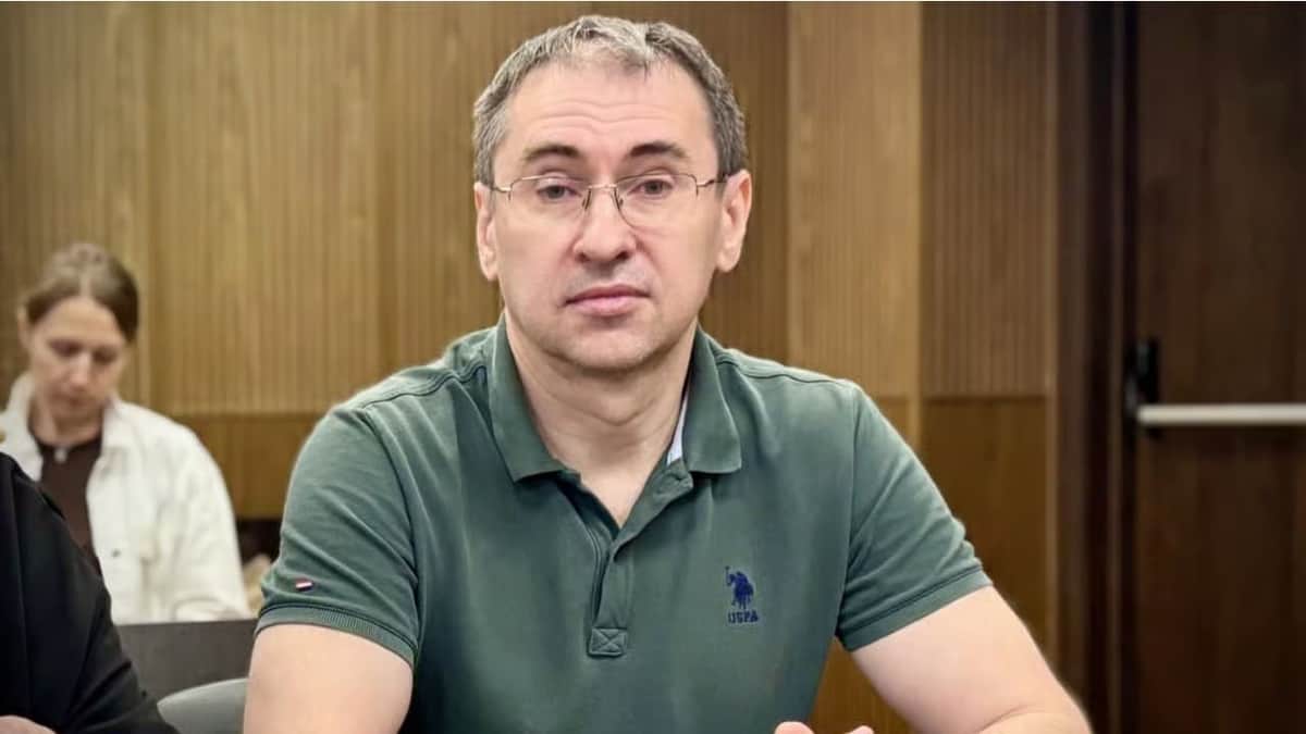 Russian court extends house arrest of Novaya Gazeta journalist, who says he was rebuked for even answering door to police