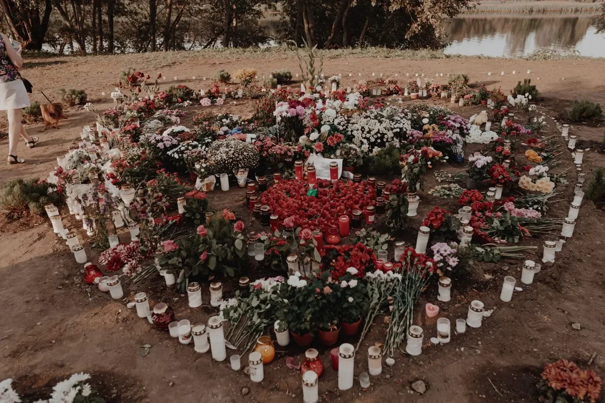 Improvised memorial in place of the demolished tank monument in Narva. Photo by Vladislava Snurnikova, exclusively for Novaya Gazeta. Europe