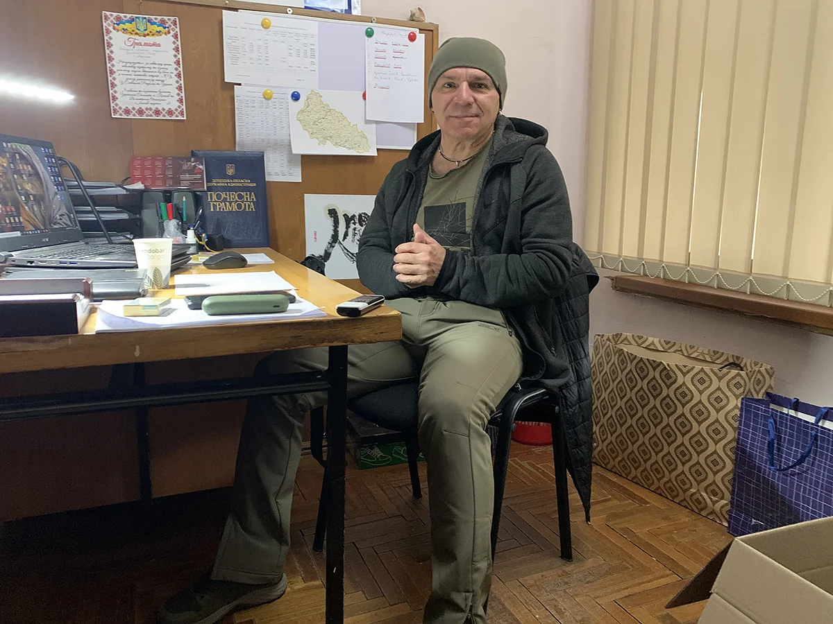 Худрук театра Геннадий Дыбовский: «Мы «Мариупольскую драму» еще в Гааге судьям покажем как свидетельство!» Фото: Ольга Мусафирова, специально для «Новой газеты Европа»