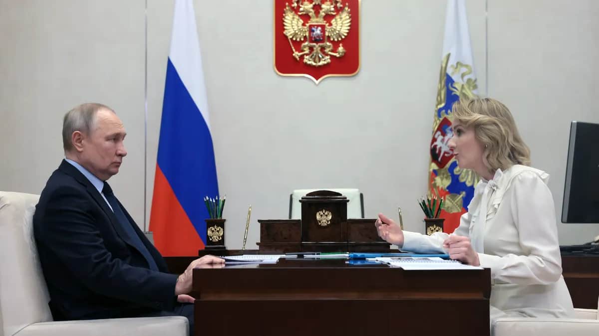 Владимир Путин и Мария Львова-Белова. Фото: MIKHAIL METZEL/SPUTNIK/KREMLIN POOL